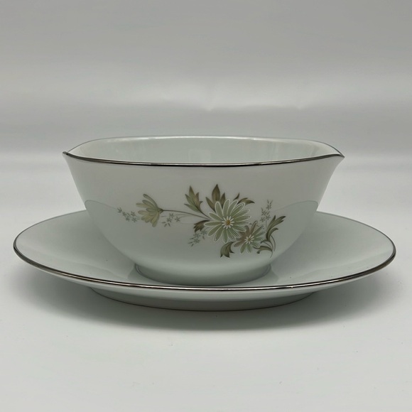 Noritake Soroya 6853 Gravy Boat Light Green Daisy Simple MCM Floral Pattern - Picture 1 of 7